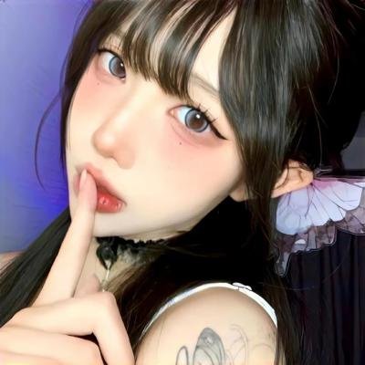 泳池怪诞