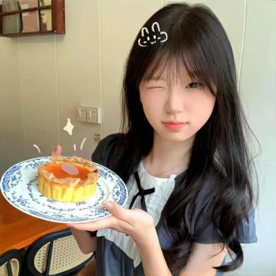 茜色少女